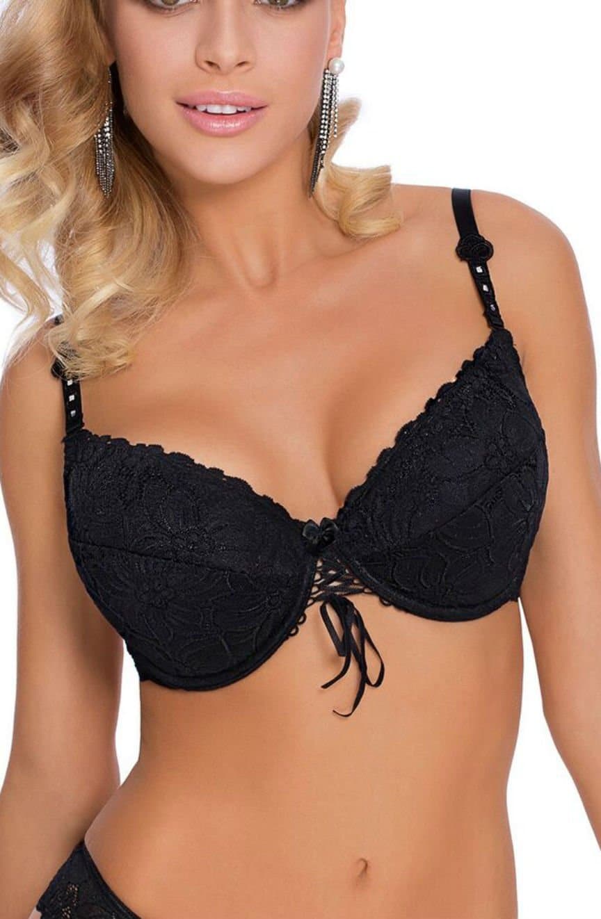 roza_damaris_black_bra_close_up.jpg
