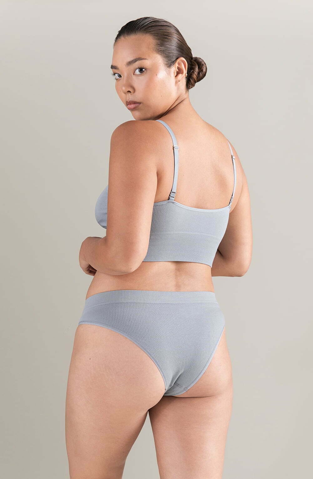 Seamless-Bralette_Grey-4.jpg