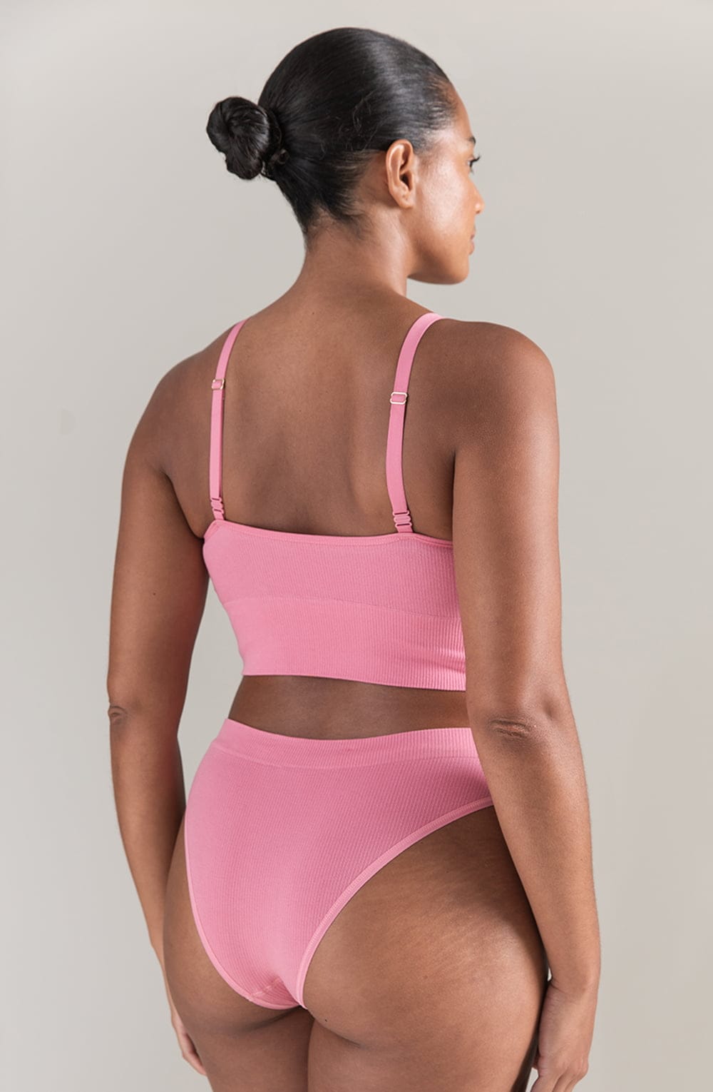 Seamless-Bralette_Pink-4.jpg