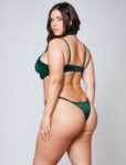 YX873Q_studio2.jpg